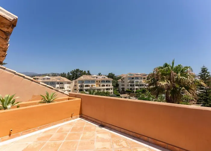 度假居 Duplex Penthouse With The Sea Views, Luxury Urbanization 马尔韦利亚