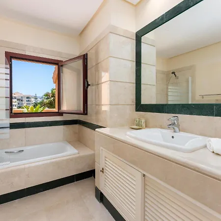 Duplex Penthouse With The Sea Views, Luxury Urbanization Будинок відпочинку Марбелья